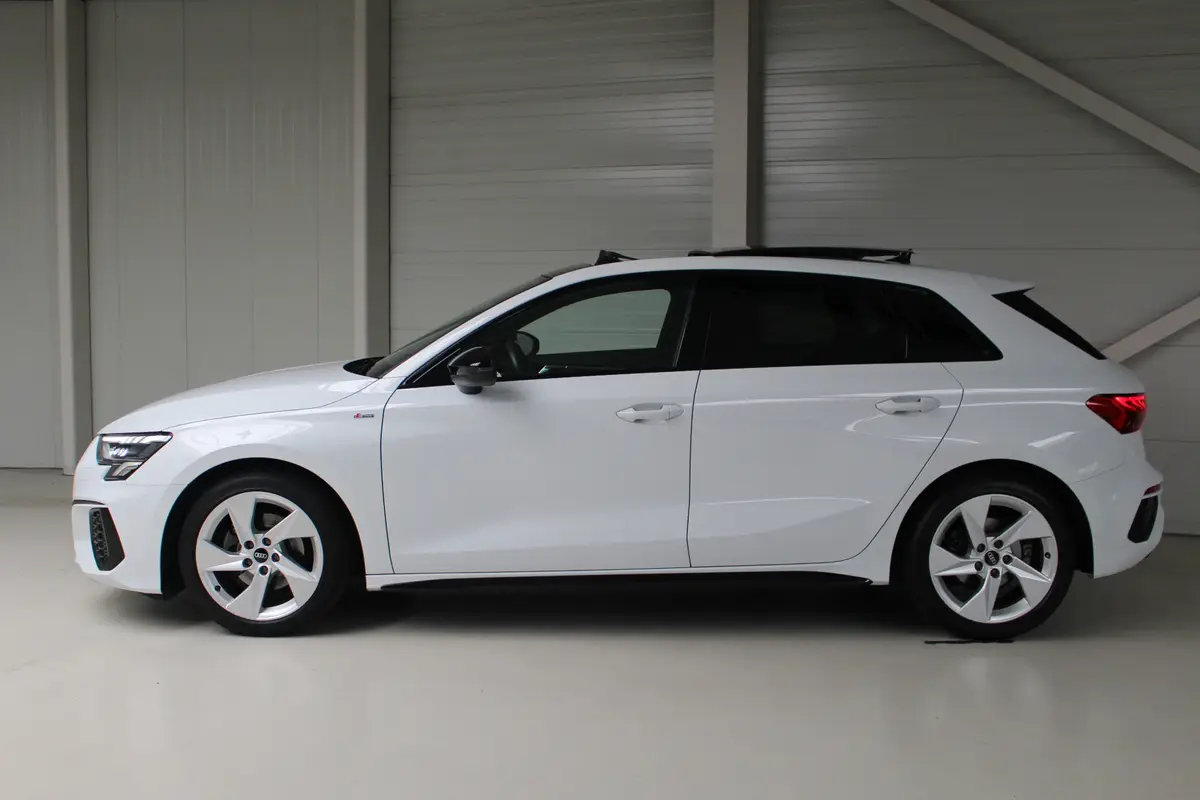 Audi A3 Sportback 30 TFSI S-Line S-Tronic: foto 2