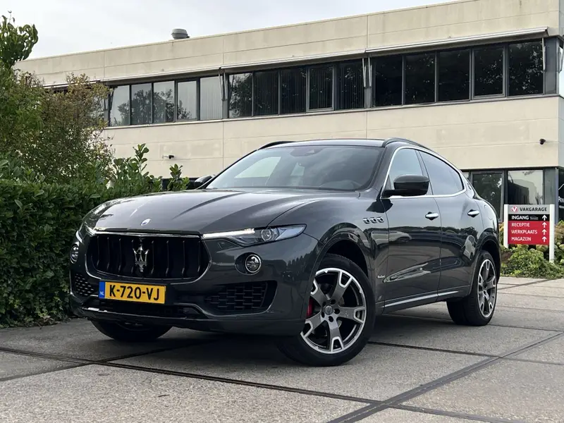 Maserati Levante 3.0 V6 D AWD GranLusso 2019 leasen bij DreamLease: foto 1