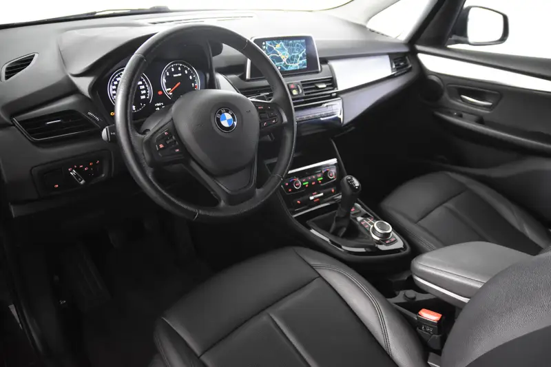 BMW 2 Serie 216i Active Tourer *1ste Eigenaar*Leer*Trekhaak*Navigatie* 2021 leasen bij DreamLease: foto 2