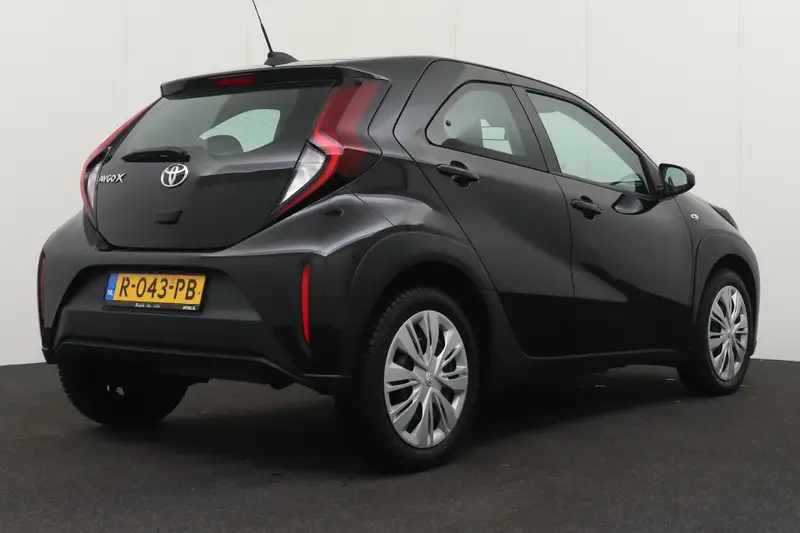Toyota Aygo X 1.0 VVT-i MT Play 2023 leasen bij DreamLease: foto 2