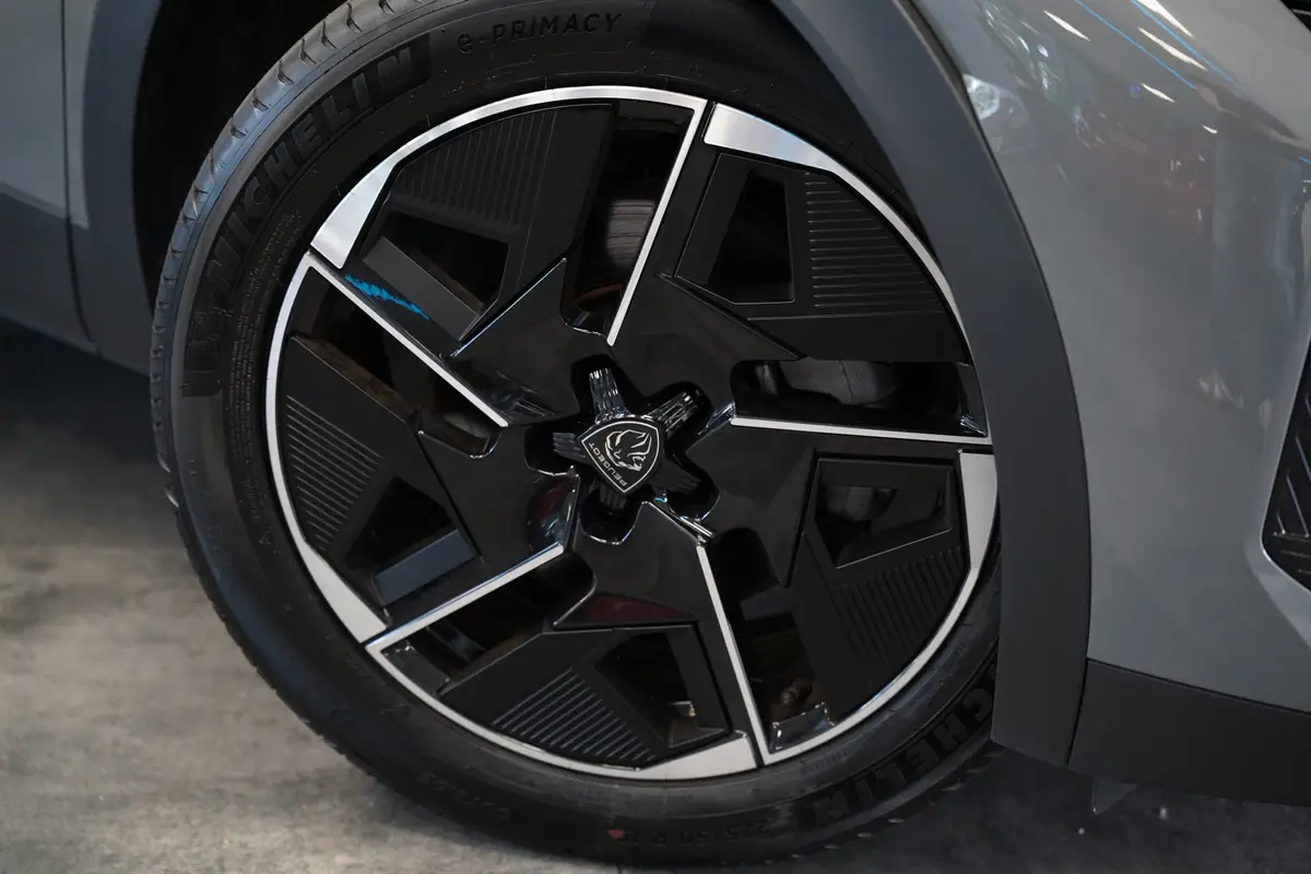 Peugeot 408 e-408 GT Avantage 58 kWh: foto 2