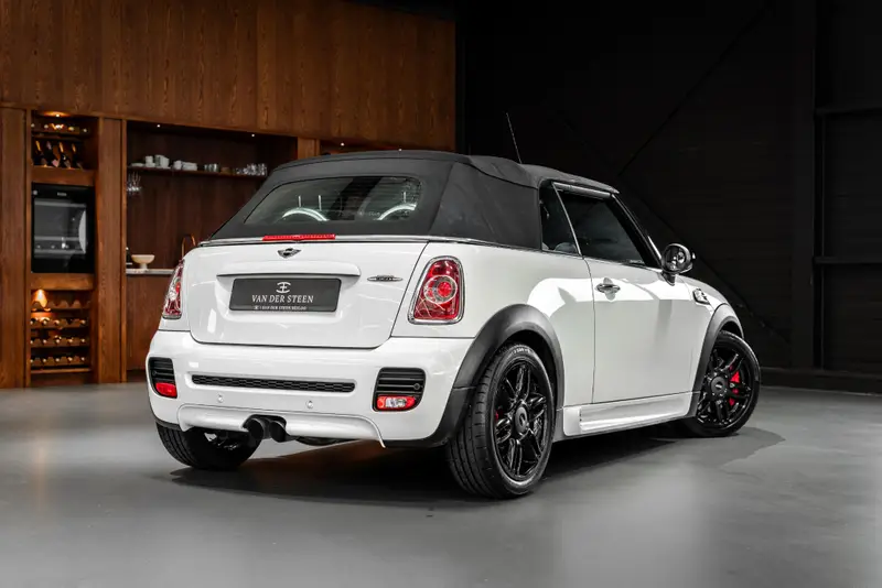 MINI Cooper Cabrio 1.6 John Works Pepper 2014 leasen bij DreamLease: foto 2