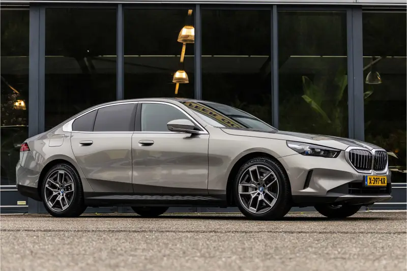 BMW i5 eDrive40 84 kWh SOH 92.06% 2023 leasen bij DreamLease: foto 1