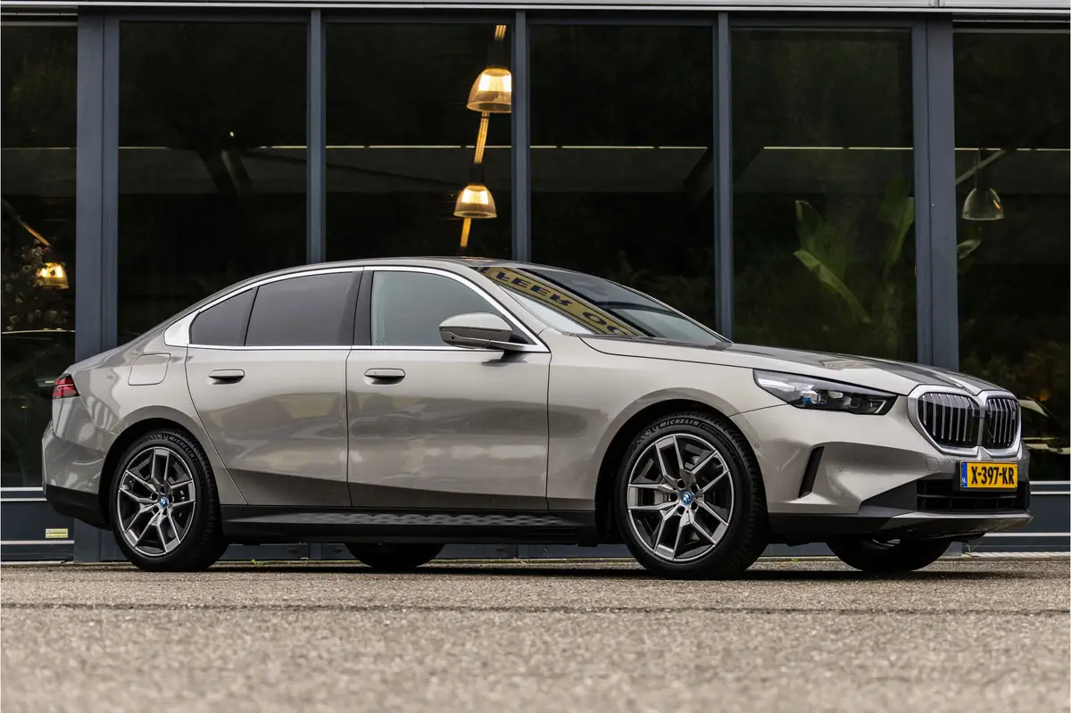 BMW i5 eDrive40 84 kWh SOH 92.06%: foto 1