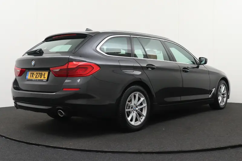 BMW 5 Serie Touring 520i 184 PK High.Exe 2018 leasen bij DreamLease: foto 2