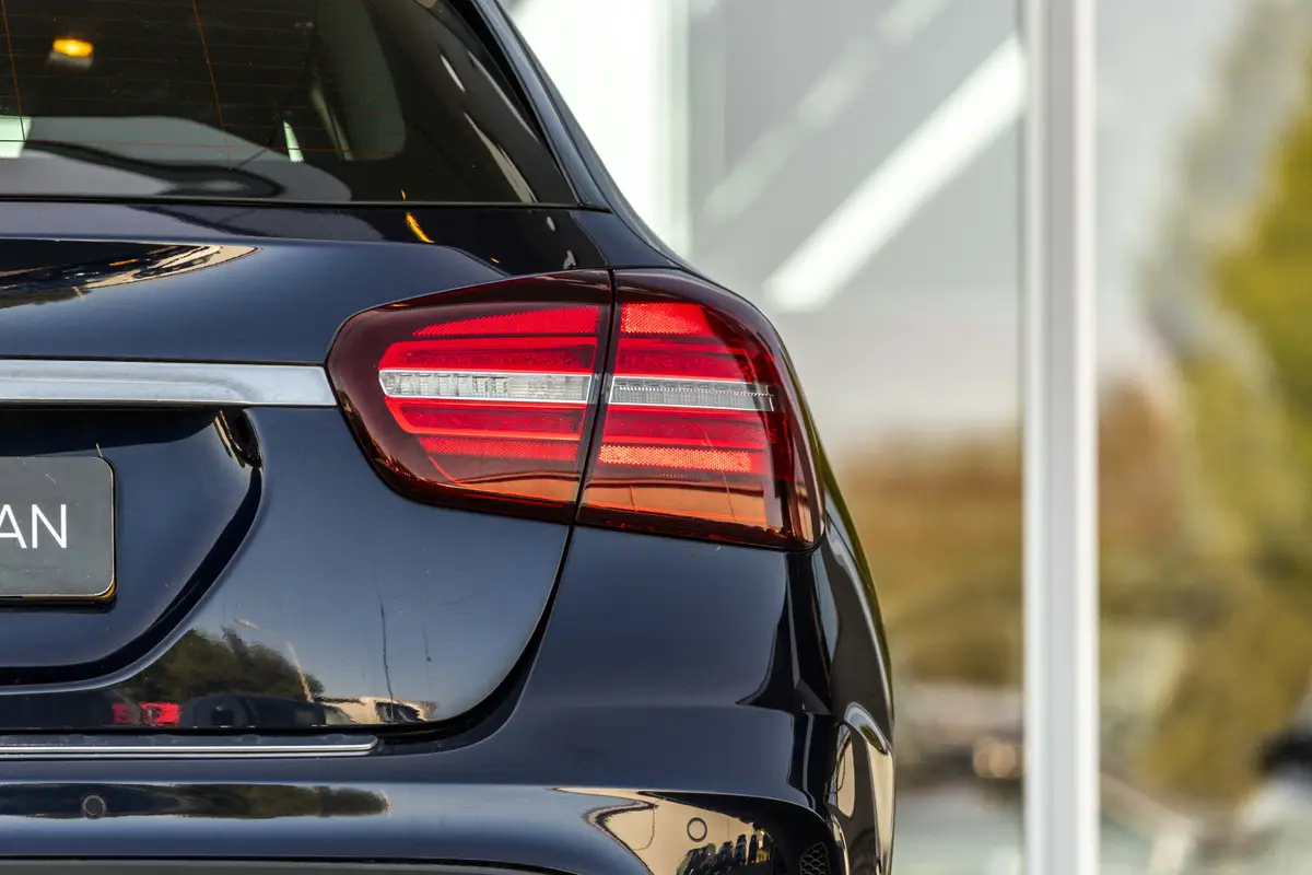 Mercedes-Benz GLA 180 Business Solution AMG Upgrade Edition: foto 38
