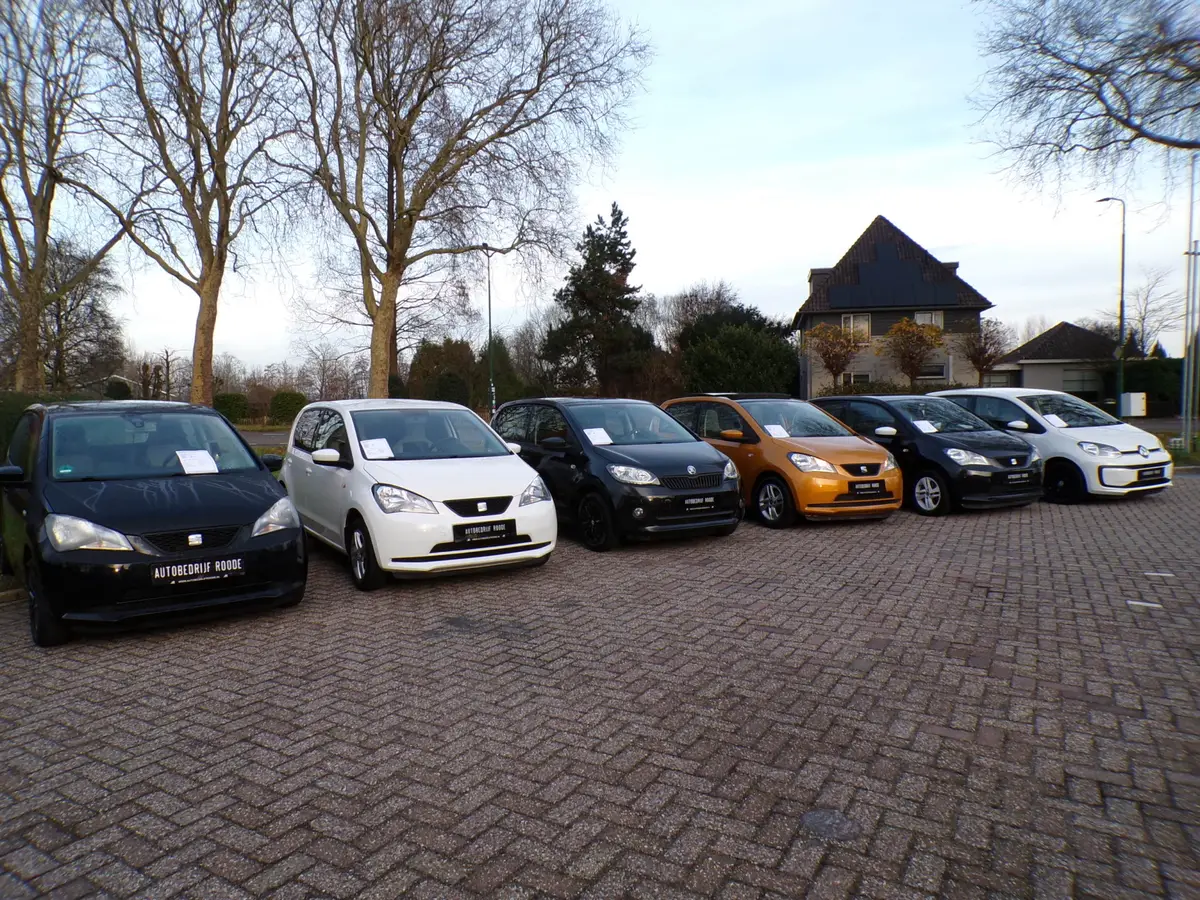 SEAT Mii 1.0 5-Drs Red FR Edition: foto 24