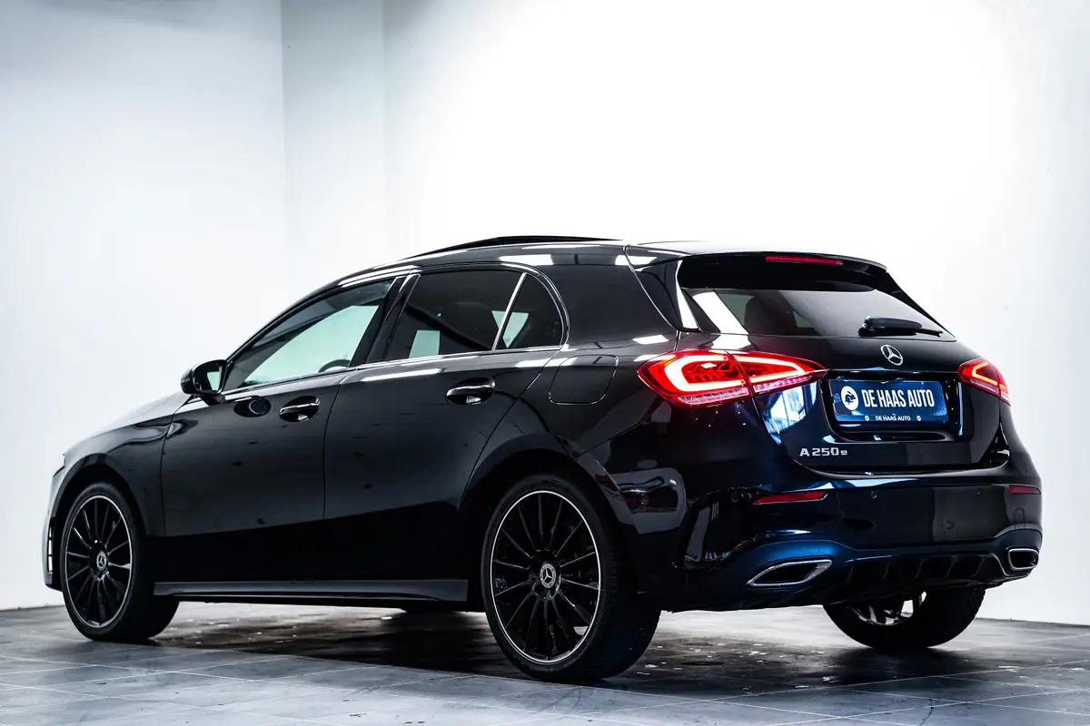Mercedes-Benz A-Klasse 250 e AMG Black ed|Pano dak|19 inch|Camera|Acc: foto 2