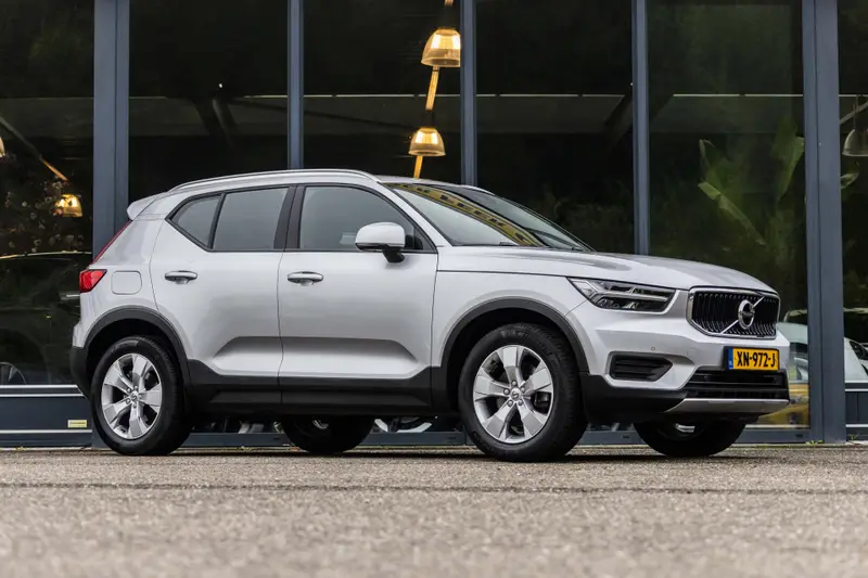 Volvo XC40 2.0 T4 Momentum 2019 leasen bij DreamLease: foto 1