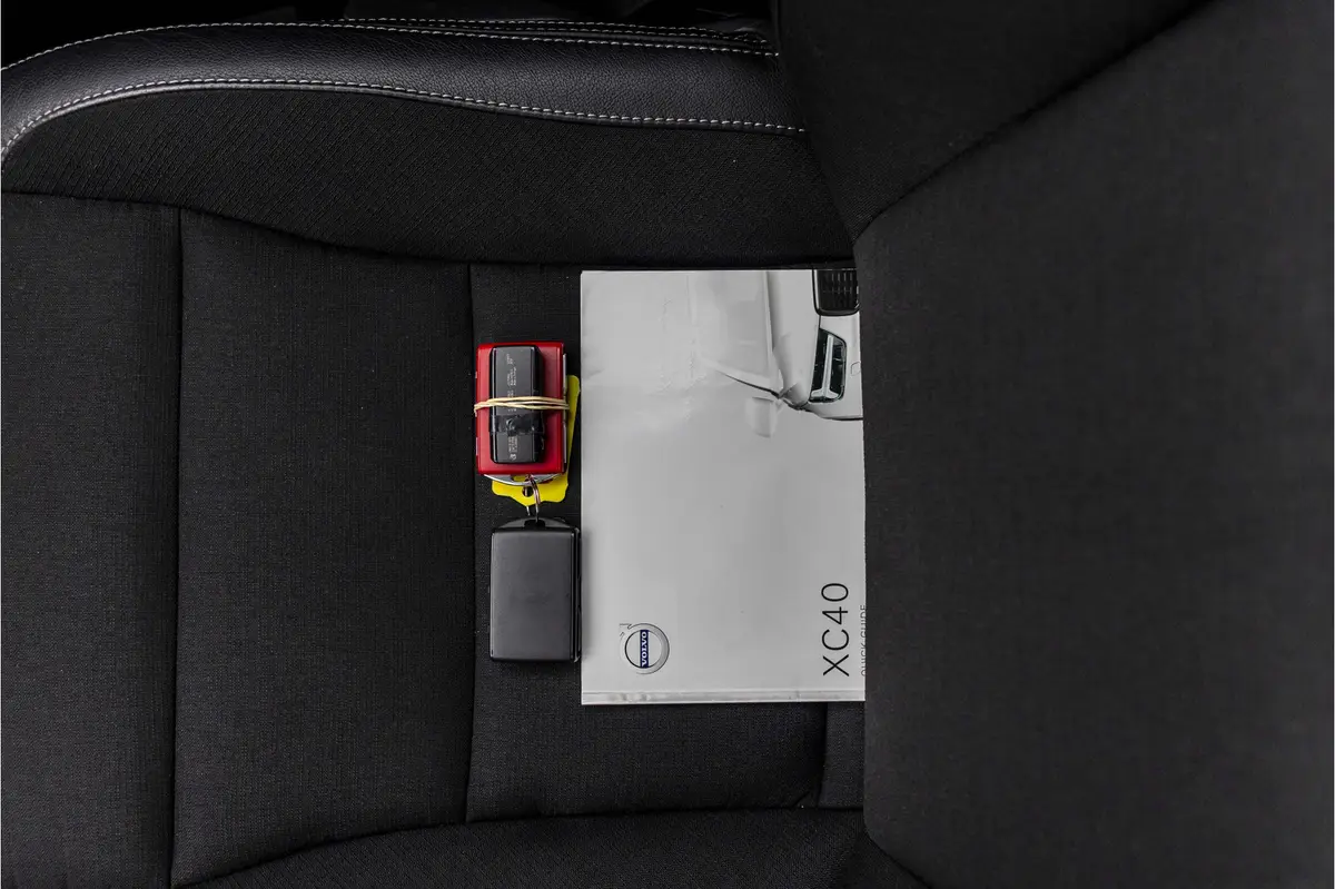 Volvo XC40 2.0 T4 Momentum: foto 40
