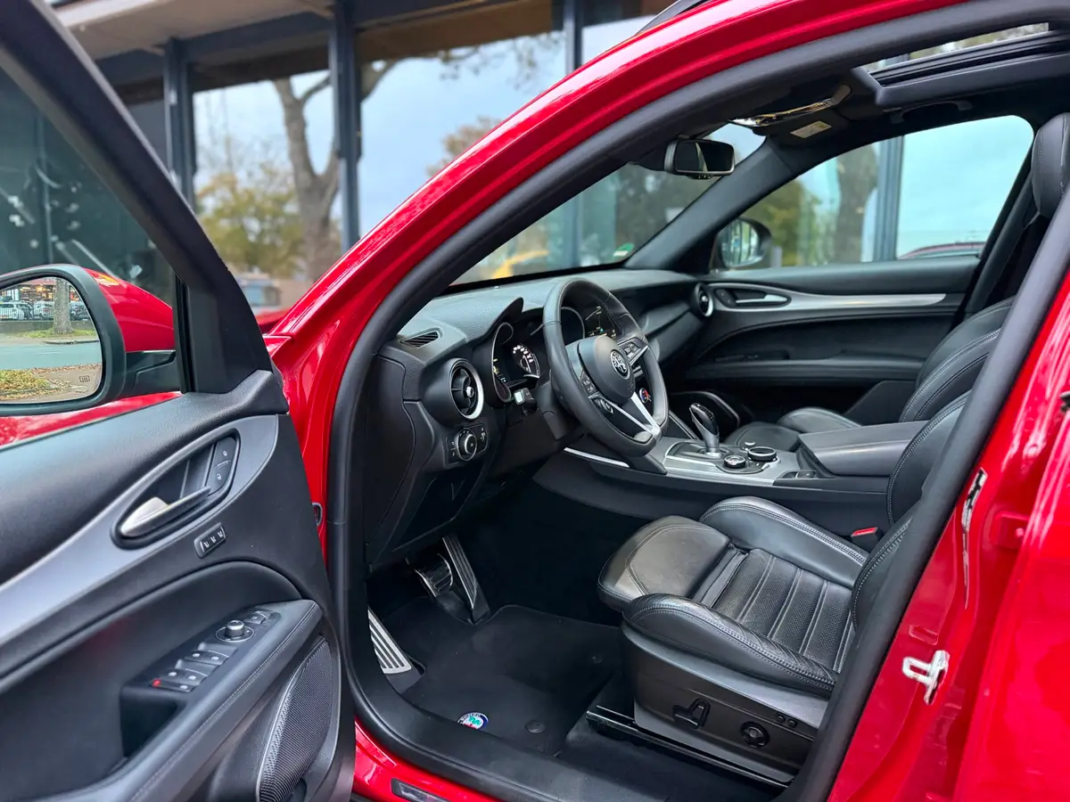 Alfa Romeo Stelvio 2.0 T AWD Special Edition|280PK|Veloce Stoelen|Rood|Pano|Camera|Nav|Trekhaak: foto 1