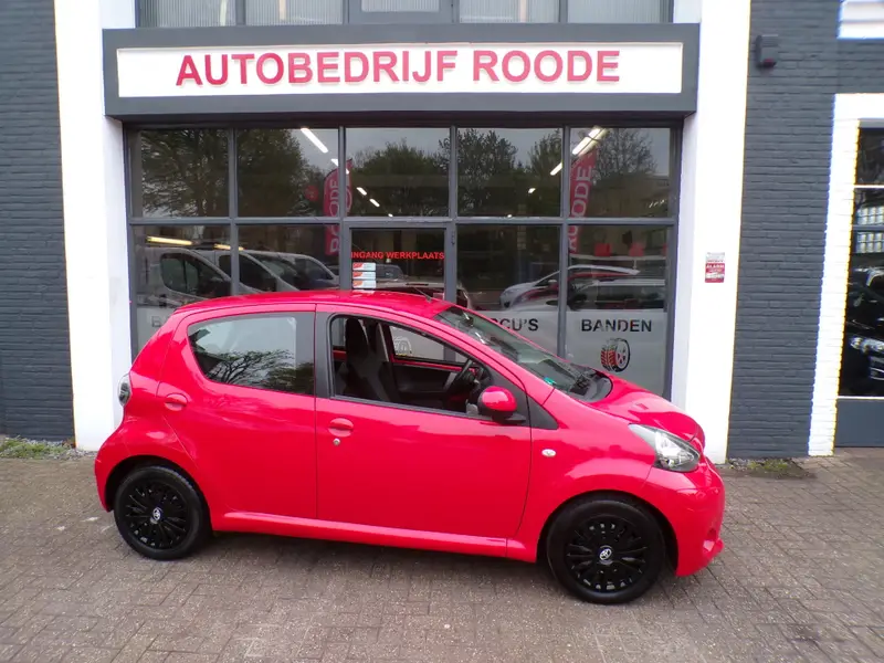Toyota Aygo 1.0-12V Automaat Comfort Navigator 2014 leasen bij DreamLease: foto 1