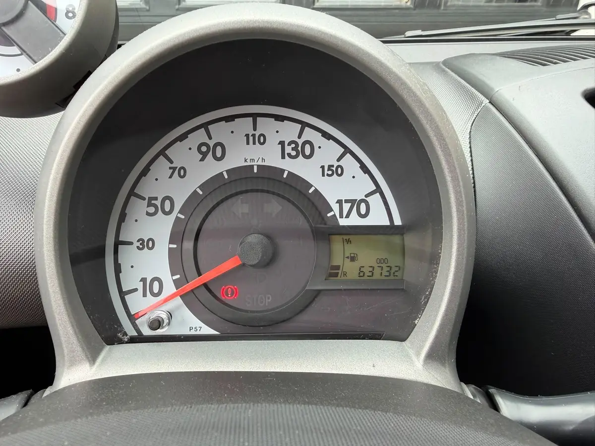 Peugeot 107 1.0 Active: foto 30