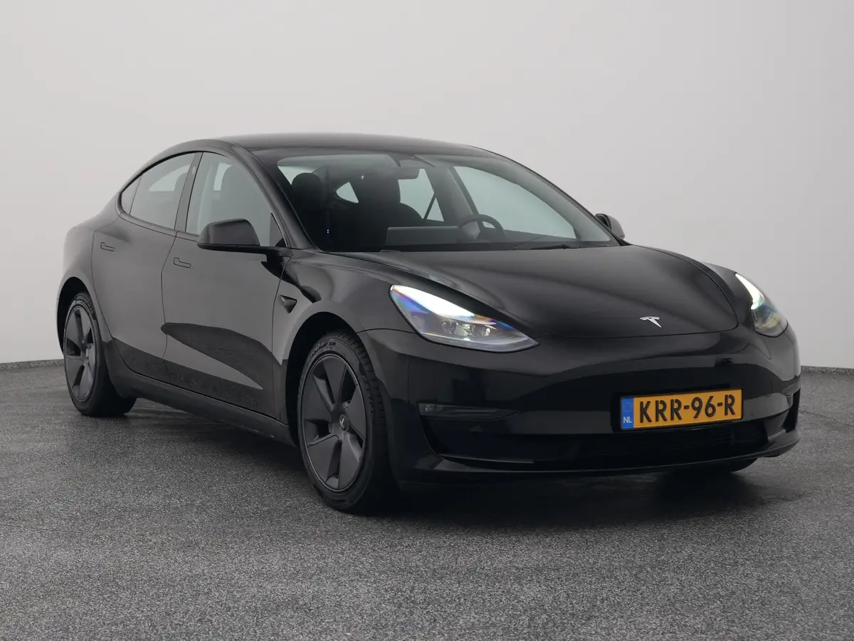 Tesla Model 3: foto 2