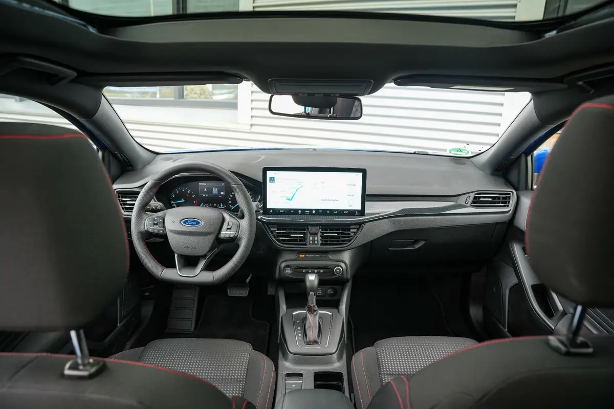 Ford Focus Wagon 1.0 EcoBoost Hybrid ST Line: foto 2