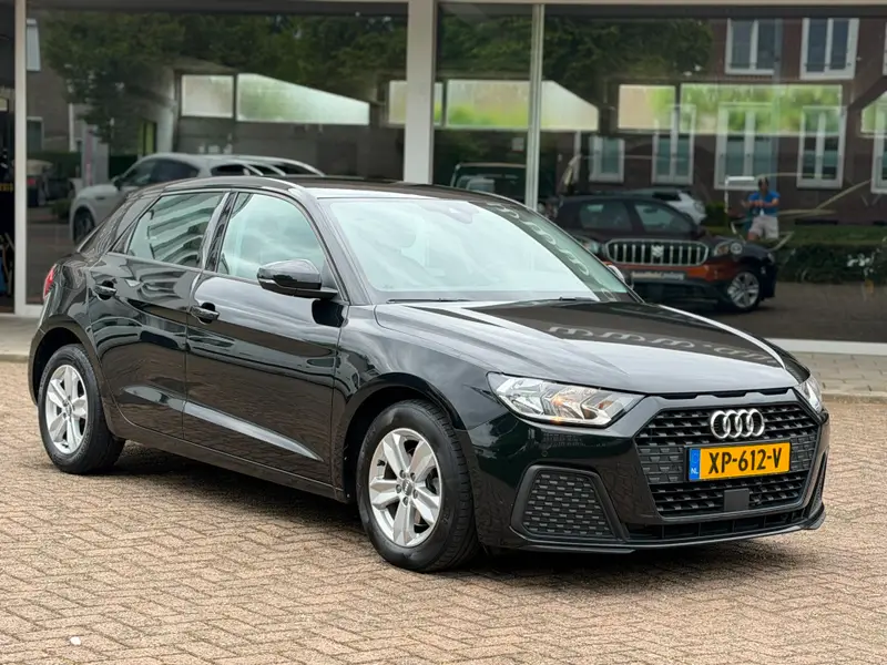 Audi A1 Sportback 30 TFSI Pro Line S|Nav|Origineel NL|Clima|Automaat|Zwart-Zwart 2019 leasen bij DreamLease: foto 1