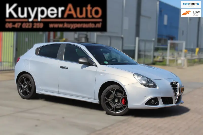 Alfa Romeo Giulietta 1.4 Turbo Exclusive Q v line,, pano,,leder multimedia 2015 leasen bij DreamLease: foto 1