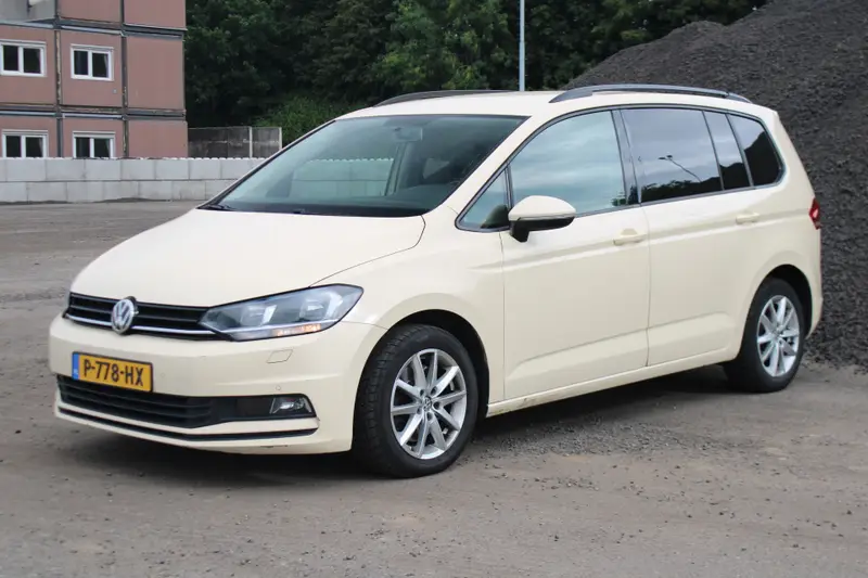 Volkswagen Touran 1.6 TDI SCR Connected Series 7p 2018 leasen bij DreamLease: foto 1