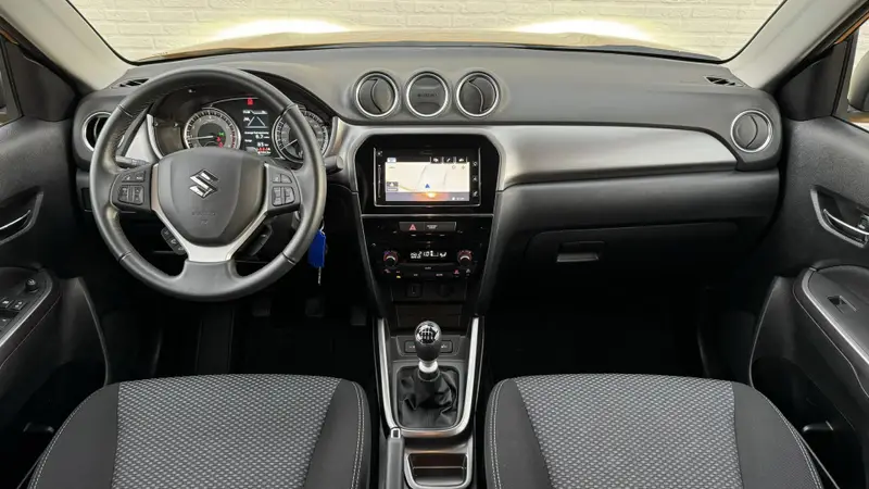 Suzuki Vitara 1.4 Boosterjet Select Smart Hybrid Camera Dodehoek Adaptieve cruise Clima Verwarmde stoelen 2023 leasen bij DreamLease: foto 2