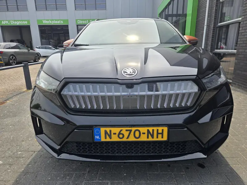 Škoda Enyaq iV 80 Founders Edition Black 2021 leasen bij DreamLease: foto 2