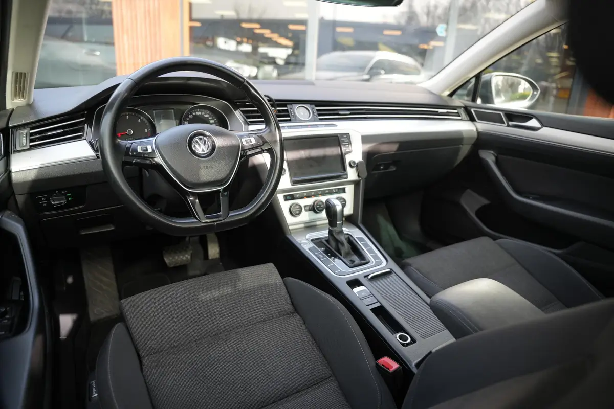 Volkswagen Passat Variant 1.6 TDI Connected Series: foto 2