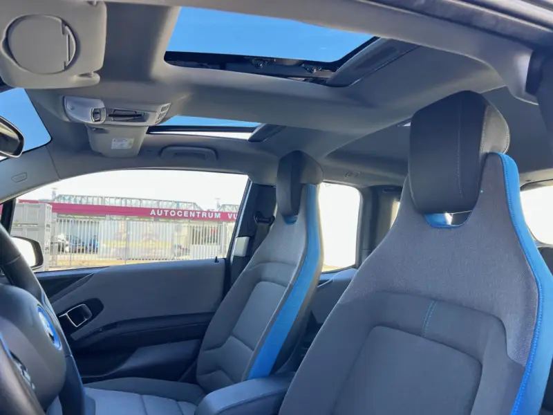 BMW i3 Executive 120Ah 42 kWh/Schuifdak/Adaptive/Carplay/Camera/W-pomp/3-fase/20" 2021 leasen bij DreamLease: foto 2