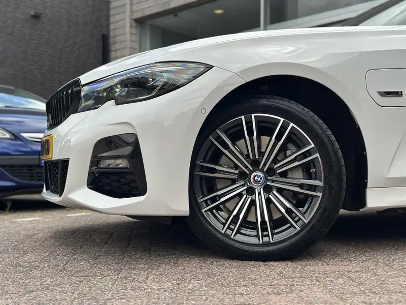 BMW 3 Serie Touring 330e xDrive Business Edition Plus 2022 leasen bij DreamLease: foto 2