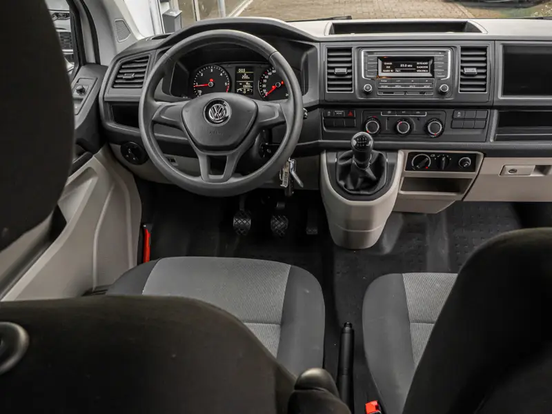 Volkswagen Transporter Kombi 2.0 TDI L1H1 2019 leasen bij DreamLease: foto 2
