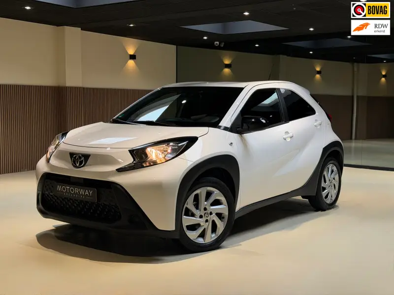 Toyota Aygo X 1.0 VVT-i MT Playi|Carplay|Camera| Airco|Acc|Fabrieksgarantie 2025 leasen bij DreamLease: foto 1