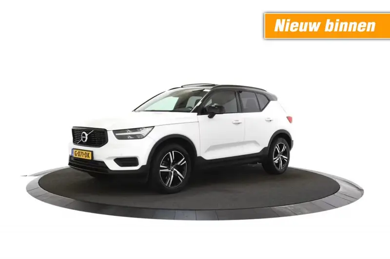 Volvo XC40 1.5 T3 R Design - Panoramadak - org. electr trekhaak - all season - slechts 57.800 km !! 2019 leasen bij DreamLease: foto 1