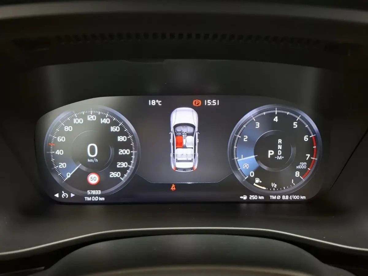 Volvo XC40 1.5 T3 R Design - Panoramadak - org. electr trekhaak - all season - slechts 57.800 km !!: foto 2