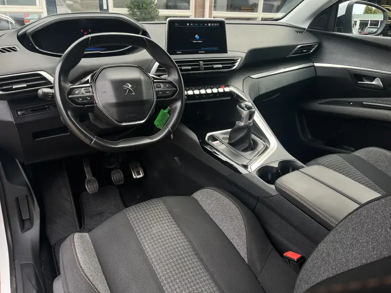 Peugeot 3008 1.2 PureTech Blue Lease Executive 2017 leasen bij DreamLease: foto 2
