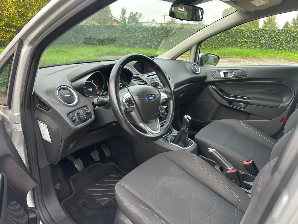 Ford Fiesta 1.5 TDCi Style Lease: foto 2