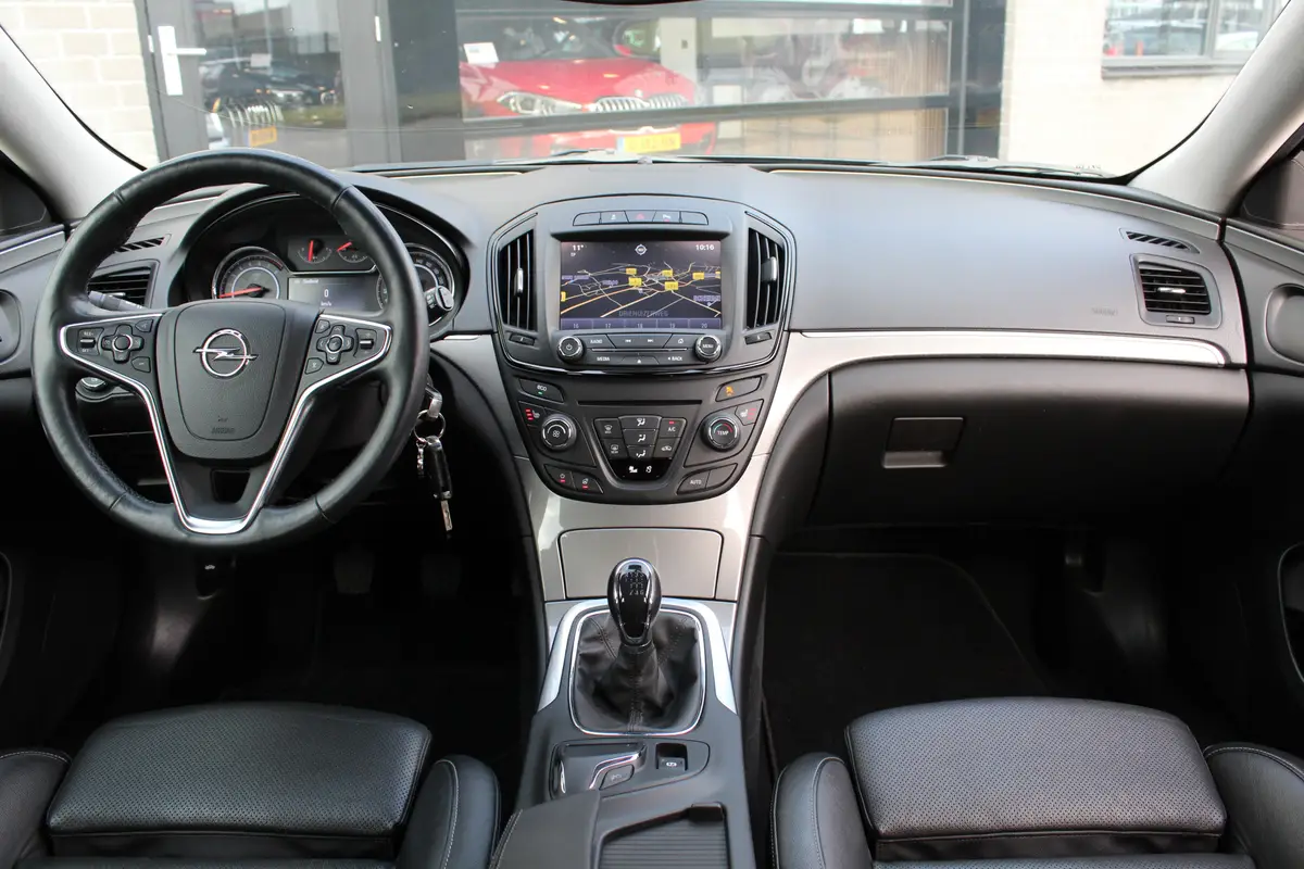 Opel Insignia Sports Tourer 1.6 T Business+: foto 2