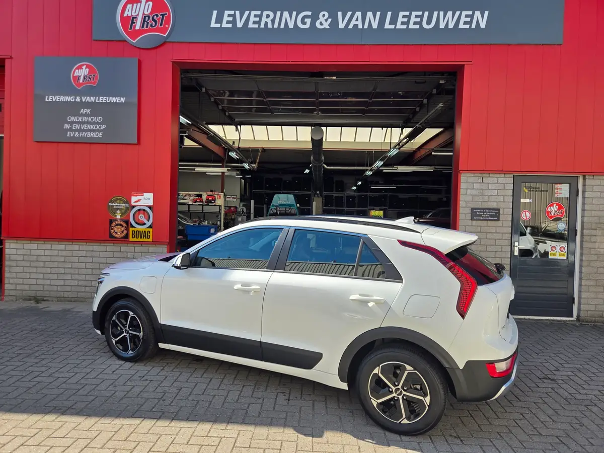 Kia Niro 1.6 GDi PHEV DynamicLine Automaat/ Parkeersensoren en camera achter/ Apple Carplay-Android auto/ Rijklaarprijs!: foto 2