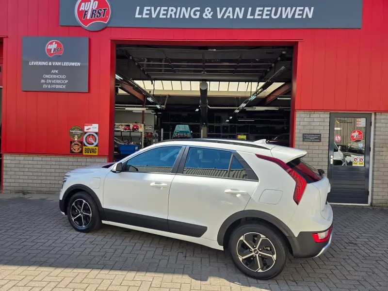Kia Niro 1.6 GDi PHEV DynamicLine Automaat/ Parkeersensoren en camera achter/ Apple Carplay-Android auto/ Rijklaarprijs! 2022 leasen bij DreamLease: foto 2