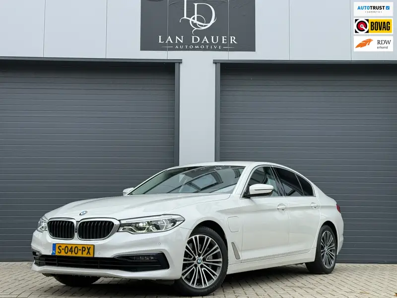 BMW 5 Serie 530e iPerformance High Executive / SOFTCLOSE 360 2020 leasen bij DreamLease: foto 1