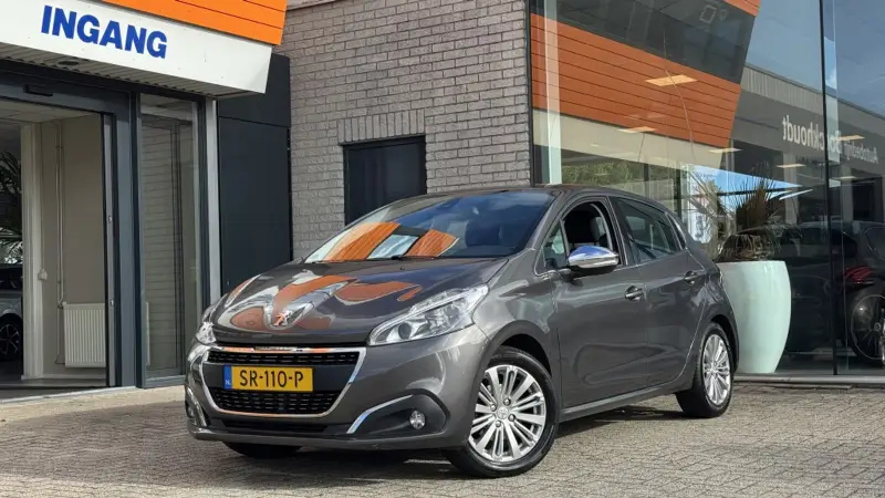 Peugeot 208 1.2 PT BL Executive | Navi | Trekhaak | Cruise 2018 leasen bij DreamLease: foto 2