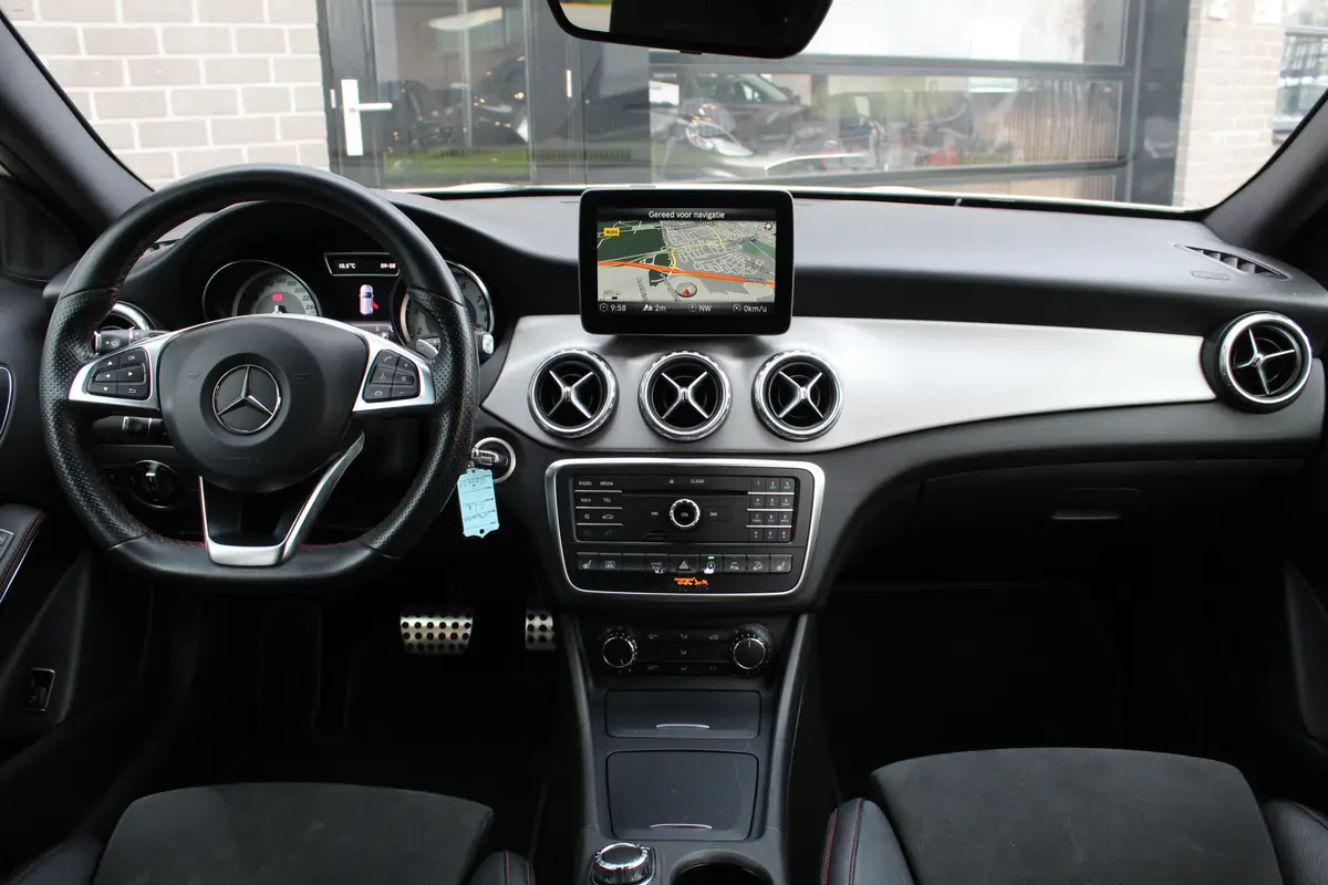 Mercedes-Benz GLA 250 4Matic AMG: foto 2