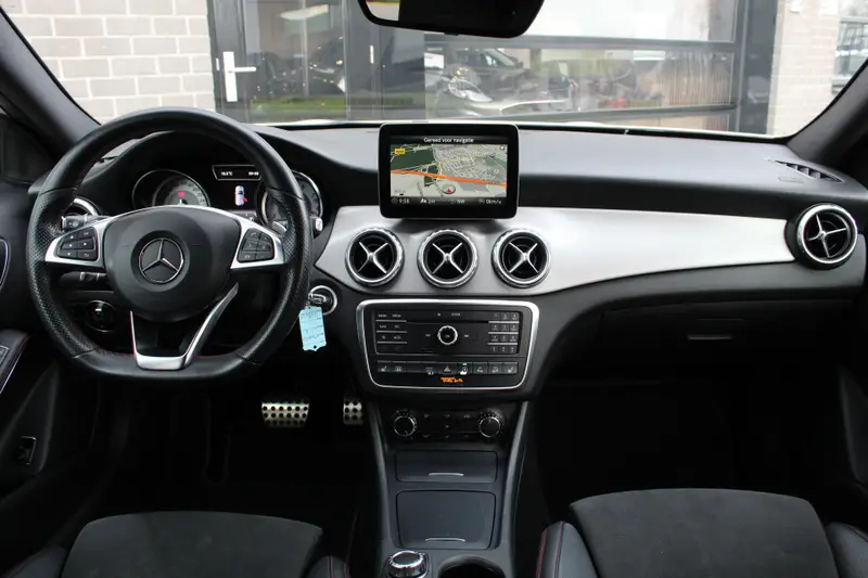 Mercedes-Benz GLA 250 4Matic AMG 2016 leasen bij DreamLease: foto 2
