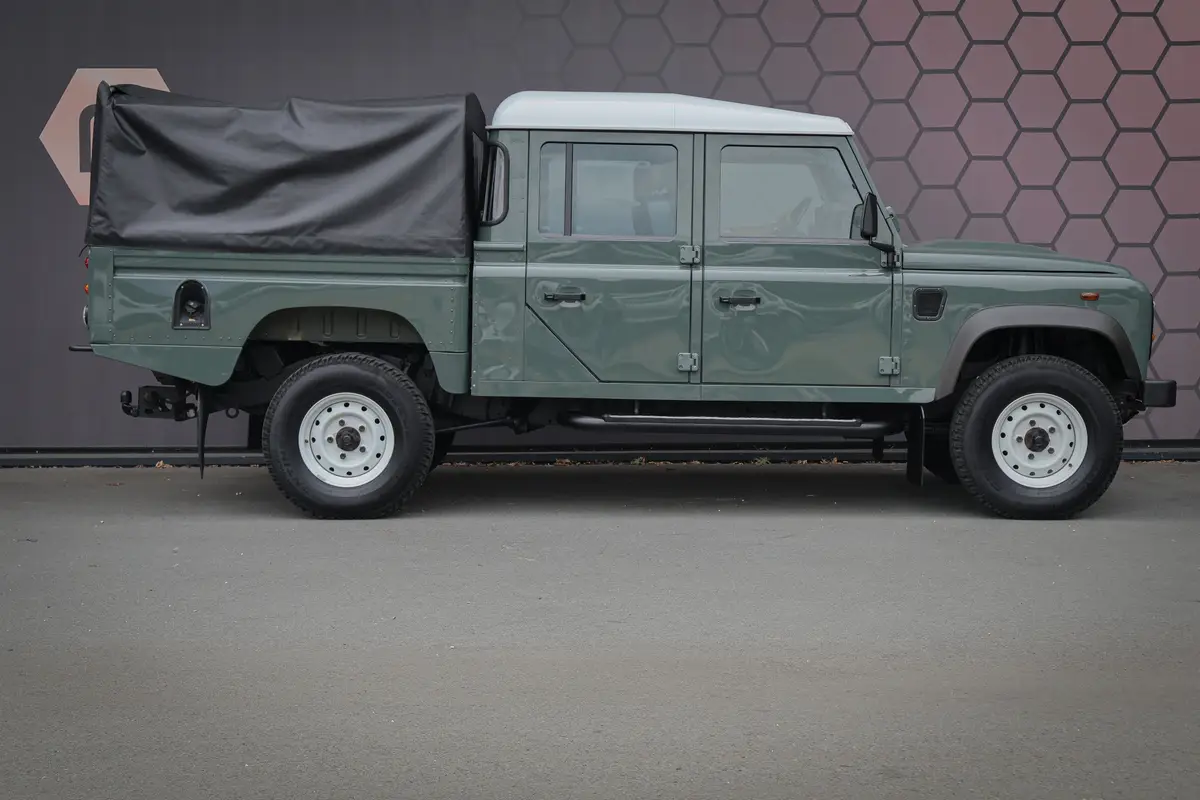 Land Rover Defender 2.2 D 130 | 1e EIGENAAR | ELEK. RAMEN | TREKHAAK | UNIEKE KILOMETERSTAND | TREEPLANKEN: foto 2