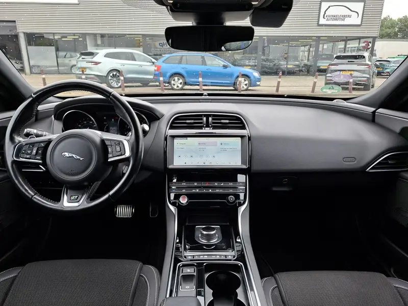 Jaguar XE 2.0t R-Sport 2018 leasen bij DreamLease: foto 2