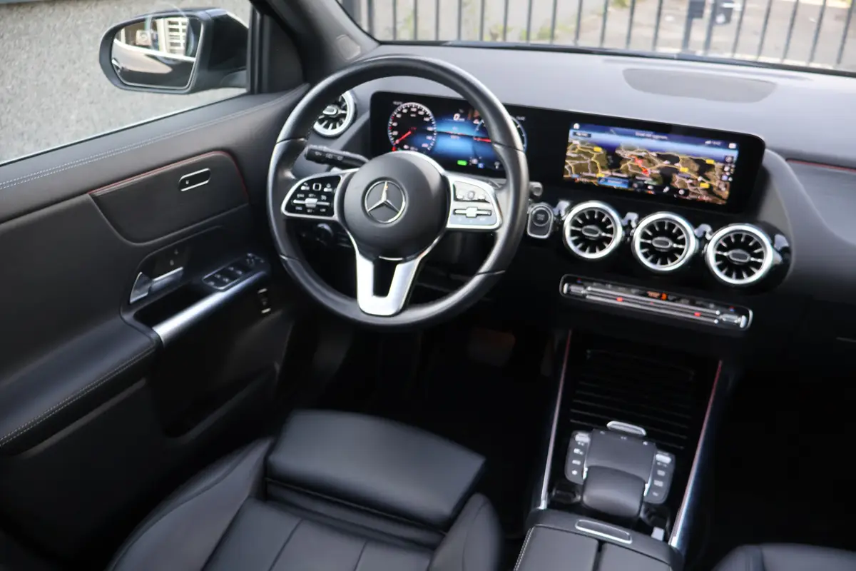 Mercedes-Benz EQA 250 Luxury Line 67 kWh l Panoramadak l MBUX l Stoelverwarming l Achteruitrijcamera l Leder Twin Interieur l Elect. bed. Achterklep l: foto 2