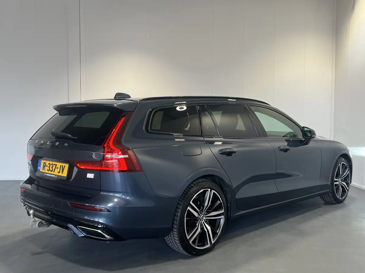 Volvo V60 2.0 T8 Recharge AWD R-Design: foto 2