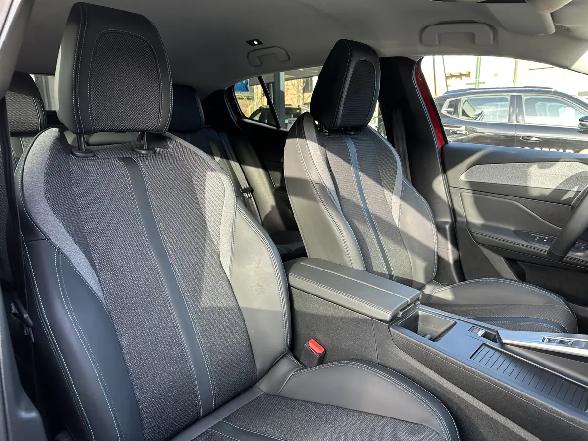 Peugeot 408 1.2 Hybrid Automaat 145 e-DCS6 Allure: foto 27