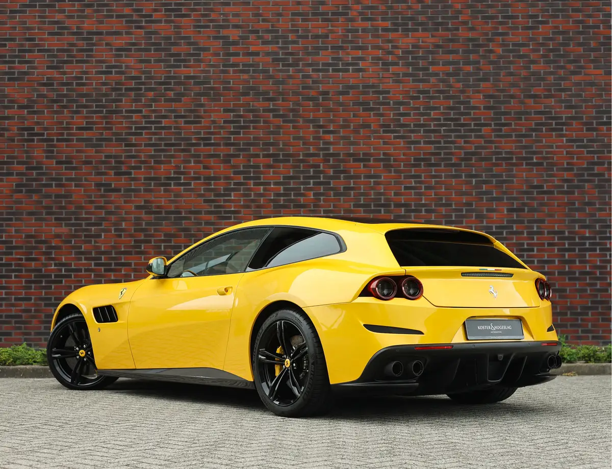 Ferrari GTC4Lusso 6.3 V12: foto 2
