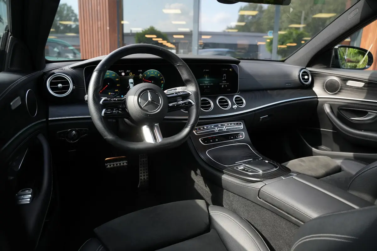 Mercedes-Benz E-Klasse 300 e AMG Line: foto 2
