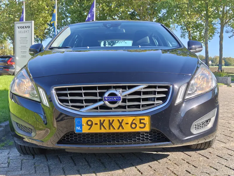 Volvo V60 T3 150PK Automaat Momentum 2013 leasen bij DreamLease: foto 2