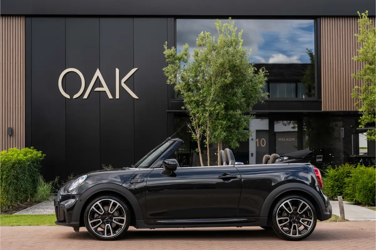 MINI Cooper S Cabrio 2.0 F1 Aut. | JCW-Trim | Navi | Schaalstoelen | H&K | Head-Up | Camera | 18"LM | Midnight Black: foto 1