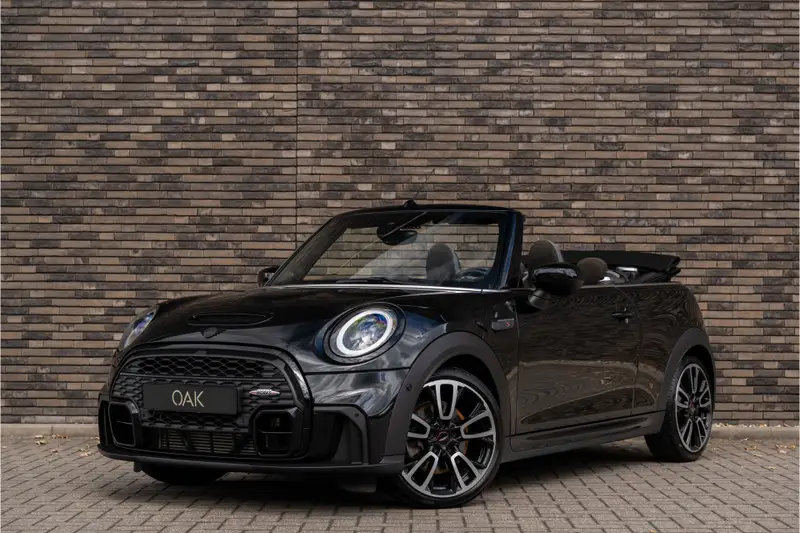 MINI Cooper S Cabrio 2.0 F1 Aut. | JCW-Trim | Navi | Schaalstoelen | H&K | Head-Up | Camera | 18"LM | Midnight Black 2023 leasen bij DreamLease: foto 2